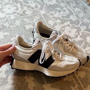 New Balance 327 Women’s Sneakers